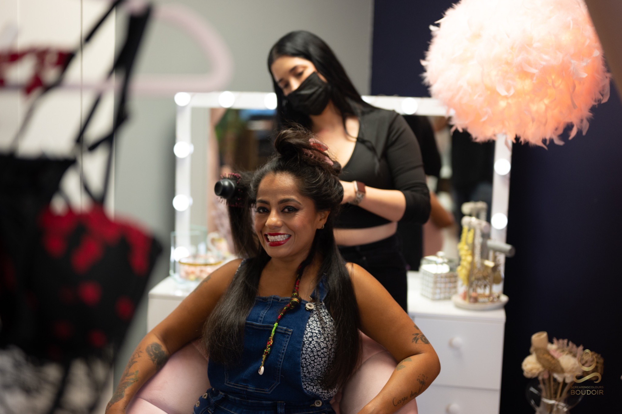 Behind the scenes preparation during a ScreamingColours Atelier portrait experience